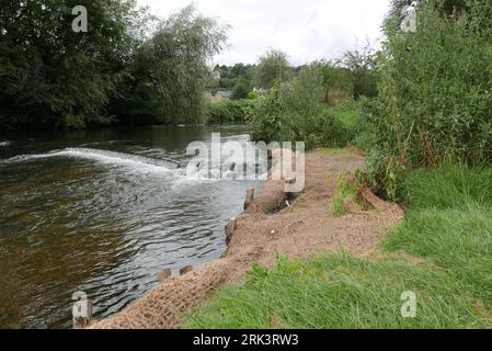 Anti-Erosion-Matten entlang des Flusses Wye. UK. 2023 Stockfoto