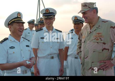 Bildnummer: 53567446  Datum: 01.11.2009  Copyright: imago/Xinhua (091102) -- GULF of ADEN, Nov. 02, 2009 (Xinhua) -- Scott Sanders (1st R), commander of the US 151 Task Formation Fleet, talks with Wang Zhiguo, commander of the Chinese third convoy fleet to the Gulf of Aden, on the Chinese warship of Zhongshan at the Gulf of Aden Nov. 1, 2009. Scott Sanders and his entourage paid a visit to Zhongshan warship at the invitation of Wang Zhiguo on Sunday local time. (Xinhua/Guo Gang) (dyw) (5)ADEN-CHINESE ZHOUSHAN WARSHIP-US TASK FORMATION FLEET PUBLICATIONxNOTxINxCHN Militär Marine Navy USA China Stock Photo