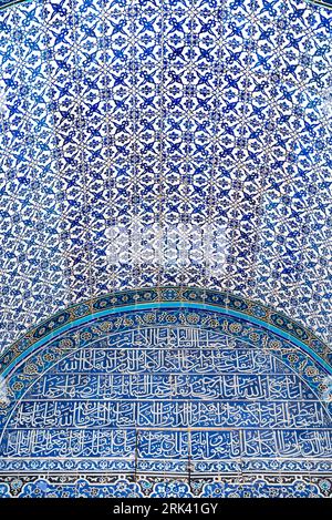 Arabische Mosaikfliesen an der al-Aqsa-Moschee, Kuppel des Felsens. Tempelberg, Jerusalem, Israel Stockfoto
