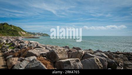 A stunning close-up view of the rocky shoreline of Steephill Cove, Isle of Wight Stockfoto