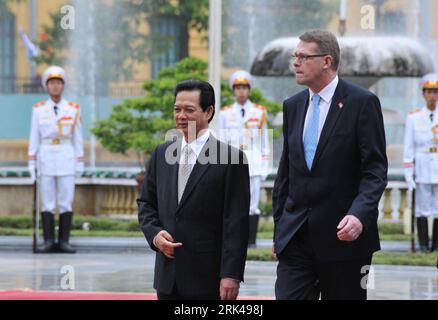 Bildnummer: 53601428 Datum: 16.11.2009 Copyright: imago/Xinhua (091116) -- HANOI, 16. November 2009 (Xinhua) -- Besuchstermin des finnischen Premierministers Matti Vanhanen(R) spricht mit seinem vietnamesischen Amtskollegen Nguyen Tan Dung in Hanoi, der Hauptstadt Vietnams, am 16. November 2009. Vanhanen ist vom 15. Bis 17. November auf einem dreitägigen offiziellen Besuch in Vietnam. (Xinhua/Li Qing) (yy) (2)VIETNAM-FINNLAND-DIPLOMATIE PUBLICATIONxNOTxINxCHN People Politik kbdig xsk 2009 quer Bildnummer 53601428 Datum 16 11 2009 Copyright Imago XINHUA Hanoi 16. November 2009 XINHUA besucht Finnland Premierminister Matti Vanhanen r Gespräche mit seinem Vietn Stockfoto