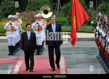 Bildnummer: 53601429 Datum: 16.11.2009 Copyright: imago/Xinhua (091116) -- HANOI, 16. November 2009 (Xinhua) -- der finnische Premierminister Matti Vanhanen(R) berichtet vom Ehrenwächter begleitet von seinem vietnamesischen Amtskollegen Nguyen Tan Dung in Hanoi, Hauptstadt Vietnams, 16. November 2009. Vanhanen ist vom 15. Bis 17. November auf einem dreitägigen offiziellen Besuch in Vietnam. (Xinhua/Li Qing) (yy) (3)VIETNAM-FINNLAND-DIPLOMATIE PUBLICATIONxNOTxINxCHN People Politik kbdig xsk 2009 quer Bildnummer 53601429 Datum 16 11 2009 Copyright Imago XINHUA Hanoi 16. November 2009 XINHUA Besuch des finnischen Premierministers Matti Van Stockfoto
