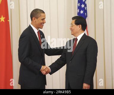 Bildnummer: 53602125 Datum: 17.11.2009 Copyright: imago/Xinhua der chinesische Präsident Hu Jintao gibt sich die Hand mit dem Besuch des US-Präsidenten Barack Obama, nachdem sie die Presse am 17. November 2009 in der Großen Halle des in Peking getroffen haben. (Xinhua/Li Xueren) (yy) (4)CHINA-BEIJING-HU JINTAO-OBAMA-PRESS CONFERENCE (CN) PUBLICATIONxNOTxINxCHN People Politik kbdig xkg 2009 quer Bildnummer 53602125 Datum 17 11 2009 Copyright Imago XINHUA der chinesische Präsident HU Jintao schüttelt die Hände mit dem US-Präsidenten Barack Obama, nachdem sie die Presse AM 17. November in der Großen Halle der in Peking getroffen haben 2009 XINHUA links Xu Stockfoto