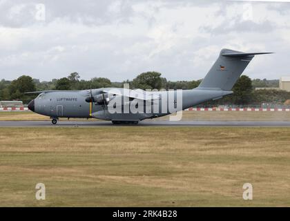 Ein Airbus A400M der deutschen Luftwaffe, der 2023 auf der Royal International Air Tattoo unterwegs war Stockfoto