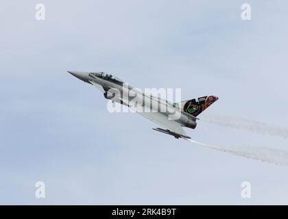 Der Eurofighter Typhoon der italienischen Luftwaffe, der auf dem Royal International Air Tattoo 2023 gezeigt wird Stockfoto