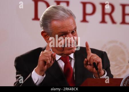 Mexiko-Stadt, Mexiko. August 2023. 23. August 2023 in Mexiko-Stadt, Mexiko: Mexikanischer Präsident Andres Manuel Lopez Obrador, gestikuliert während des Vortrags vor Reportern im Nationalpalast am 23. August 2023 in Mexiko-Stadt, Mexiko. (Foto: Carlos Santiago/Eyepix Group/SIPA USA) Credit: SIPA USA/Alamy Live News Stockfoto