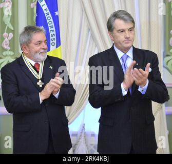 Bildnummer: 53640053  Datum: 02.12.2009  Copyright: imago/Xinhua (091203) -- KIEV, Dec. 3, 2009 (Xinhua) -- Ukrainian President Viktor Yushchenko (R) meets with visiting Brazilian President Luiz Inacio Lula da Silva in Kiev, capital of Ukraine, on Dec. 2, 2009. The two sides pledged here on Wednesday to further strengthen bilateral economic and technical cooperation. (Xinhua/Song Zongli) (wjd) (1)UKRAINE-BRAZIL-LULA-VISIT PUBLICATIONxNOTxINxCHN People Politik kbdig xsp 2009 quadrat premiumd    Bildnummer 53640053 Date 02 12 2009 Copyright Imago XINHUA  Kiev DEC 3 2009 XINHUA Ukrainian Presiden Stock Photo