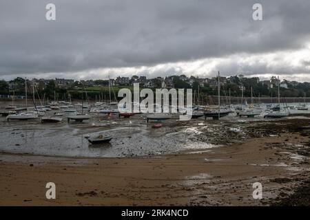 EBB-Flut in Saint-Briac-sur-Mer Stockfoto