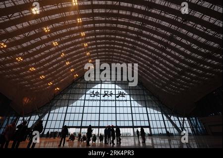 Bildnummer: 53658588  Datum: 10.12.2009  Copyright: imago/Xinhua (091210) -- WUHAN, Dec. 10, 2009 (Xinhua) -- An interior view of the under-construction Wuhan Railway Station is seen in this photo taken on Dec. 10, 2009 in Wuhan, capital of central China s Hubei Province. The station costing more than 14 billion RMB yuan (2.4 billion U.S. dollars) is scheduled to be put into use on Dec. 20. It is the first station built for the Wuhan-Guangzhou high speed railway passenger special line. (Xinhua/Cheng Min) (clq) (2)CHINA-WUHAN-RAILWAY STATION(CN) PUBLICATIONxNOTxINxCHN Reisen Bahn Verkehr kbdig Stock Photo