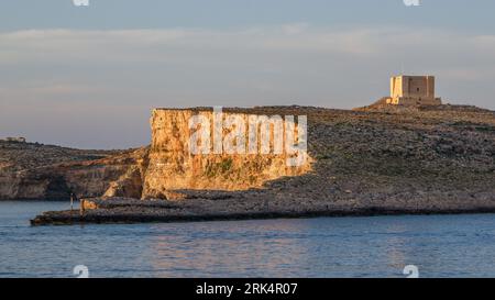 Die kleine Mittelmeerinsel Comino, zwischen den beiden größeren Inseln Malta und Gozo gelegen. Stockfoto