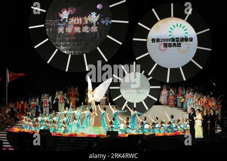 Bildnummer: 53663682 Datum: 13.12.2009 Copyright: imago/Xinhua Performers aus Tianjin treten während der Abschlusszeremonie der Ostasienspiele 2009 in Hongkong, Südchina, am 13. Dezember 2009 auf der Bühne auf. Die sechsten ostasiatischen Spiele finden 2013 in Tianjin statt. (Xinhua/Song Zhenping) (6)CHINA-HONG KONG-2009 OSTASIATISCHE SPIELE-Abschlusszeremonie(CN) PUBLICATIONxNOTxINxCHN Abschluss Abschlusszeremonie vdig xub 2009 quer o00 Ostasien Spiele Bildnummer 53663682 Datum 13 12 2009 Copyright Imago XINHUA Darsteller aus Tianjin treten während der ABSCHLUSSZEREMONIE der Ost-ASI 2009 AUF der Bühne AUF Stockfoto