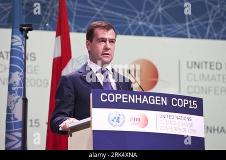 Bildnummer: 53677612  Datum: 18.12.2009  Copyright: imago/Xinhua (091218) -- COPENHAGEN, Dec. 18, 2009 (Xinhua) -- Dmitry Anatolyevich Medvedev, President of Russia, addresses the leaders meeting of UN Climate Change Conference in Copenhagen, Denmark. December 18, 2009. (Xinhua/Pool) DENMARK-COPENHAGEN-LEADERS MEETING PUBLICATIONxNOTxINxCHN People Politik Klima Klimakonferenz Weltklimakonferenz Kopenhagen premiumd kbdig xsp 2009 quer o0 Weltklimagipfel Klimagipfel o00 Porträt    Bildnummer 53677612 Date 18 12 2009 Copyright Imago XINHUA  Copenhagen DEC 18 2009 XINHUA Dmitry Anatolyevich Medved Stock Photo