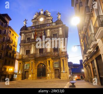 Pamplona, Spanien - 01. August 2022: Gebäude des Rathauses in Pamplona, Navarra, Spanien Stockfoto