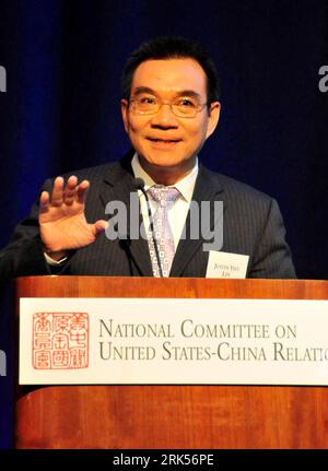 Bildnummer: 53712554  Datum: 07.01.2010  Copyright: imago/Xinhua (100107) -- NEW YORK, Jan. 7, 2010 (Xinhua) -- Chief economist of the World Bank Justin Yifu Lin delivers a speech at a forum about the forecast and views of Chinese economy held at the New York Stock Exchange in New York, the U.S., Jan. 7, 2009. He said stopping importing from China may result in an increase in the U.S. trade imbalance. (Xinhua/Chen Gang) (gxr) (1)U.S.-NEW YORK-LIN YIFU PUBLICATIONxNOTxINxCHN People Finanzen premiumd kbdig xsk 2010 hoch  o0 Wirtschaft, Porträt    Bildnummer 53712554 Date 07 01 2010 Copyright Ima Stock Photo