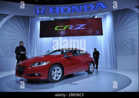 Bildnummer: 53719215  Datum: 11.01.2010  Copyright: imago/Xinhua The new Honda CR-Z is unveiled during the 2010 North American International Auto Show (NAIAS) at Cobo center in Detroit, Michigan, U.S.A., Jan 11, 2010. (Xinhua/Zhang Jun) (lyi) (1)US-DETROIT-AUTO SHOW-NAIAS PUBLICATIONxNOTxINxCHN Wirtschaft Automobilindustrie kbdig xkg 2010 quer o0 Autoshow Auto Show Messe Automobilmesse    Bildnummer 53719215 Date 11 01 2010 Copyright Imago XINHUA The New Honda CR Z IS unveiled during The 2010 North American International Car Show NAIAS AT Cobo Center in Detroit Michigan U S a Jan 11 2010 XINHU Stock Photo