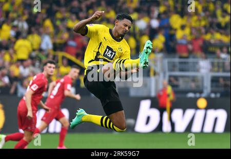 Fussball, Bundesliga, Deutschland, Herren, Saison 2023/2024, 1. Spieltag, Signal Iduna Park Dortmund: Bor. Dortmund - 1. FC Kšln 1:0; Sebastien Haller (BVB). Aktion, Einzelbild. DFB/DFL-VORSCHRIFTEN VERBIETEN DIE VERWENDUNG VON FOTOS ALS BILDSEQUENZEN UND/ODER QUASI-VIDEO Stockfoto