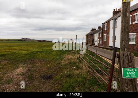 Port Mulgrave Village, North Yorkshire, Großbritannien, England, Halt auf Cleveland Way Walk zwischen Staithes und Runswick Bay. Yorkshire, Dorf, Dörfer, Stockfoto