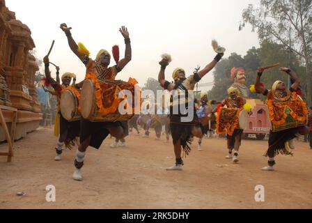 Bildnummer: 53745037  Datum: 22.01.2010  Copyright: imago/Xinhua (100122) -- NEW DELHI, Jan. 22, 2010 (Xinhua) -- from different Indian states perform during the press preview of the Indian Republic Day Parade in New Delhi, India, on Jan. 22, 2010. The Indian Republic Day Parade will be held on 26th of this month in New Delhi. (Xinhua/Partha Sarkar)(hdt) (3)INDIA-REPUBLIC DAY-PERFORM-REHEARSAL PUBLICATIONxNOTxINxCHN kbdig xkg 2010 quer o0 Land Leute Tanz    Bildnummer 53745037 Date 22 01 2010 Copyright Imago XINHUA  New Delhi Jan 22 2010 XINHUA from different Indian States perform during The P Stock Photo