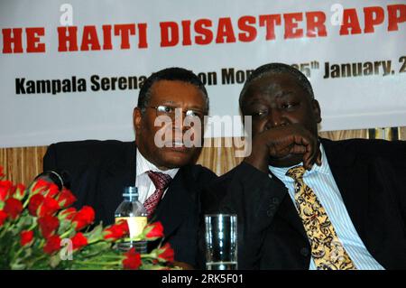 Bildnummer: 53749399  Datum: 25.01.2010  Copyright: imago/Xinhua (100125) -- KAMPALA, Jan. 25, 2010 (Xinhua) -- High Commissioner for the Republic of Trinidad and Tobago in Uganda Patrick Edwards (L) talks to Ugandan State Minister of Foreign Affairs Henry Oryem Okello (R) at the launching ceremony of the Haiti Disaster Appeal Fund in Kampala, capital of Uganda, on Jan. 25, 2010. Ugandan government in conjunction with the embassy of Trinidad and Tobago launched the fund here on Monday to raise relief and recovery for Haiti after the devastating quake in Haiti. (Xinhua/Samuel Okiror Egadu) (jl) Stock Photo