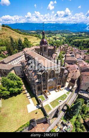 Luftaufnahme von St. Anthony oder Saint Antoine l Abbaye in Vercors in Isere, Auvergne Rhone Alpes, Frankreich Stockfoto