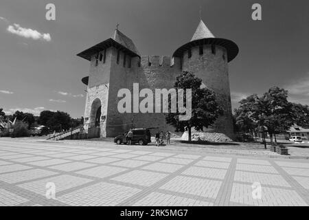 Soroca, Moldawien - 24. Juni 2023: Blick auf die mittelalterliche Festung in Soroca. Das Fort wurde 1499 vom moldauischen Prinzen Stephan dem Großen erbaut. Wurde 2015 renoviert Stockfoto