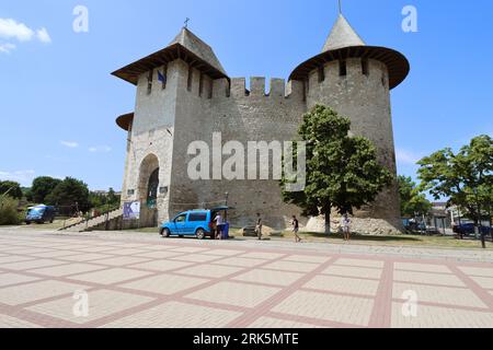 Soroca, Moldawien - 24. Juni 2023: Blick auf die mittelalterliche Festung in Soroca. Das Fort wurde 1499 vom moldauischen Prinzen Stephan dem Großen erbaut. Wurde 2015 renoviert Stockfoto