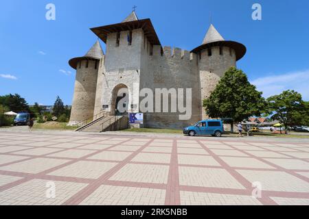 Soroca, Moldawien - 24. Juni 2023: Blick auf die mittelalterliche Festung in Soroca. Das Fort wurde 1499 vom moldauischen Prinzen Stephan dem Großen erbaut. Wurde 2015 renoviert Stockfoto