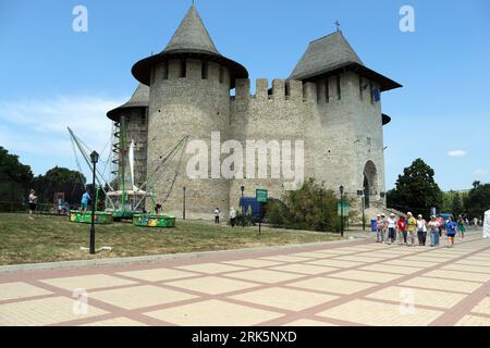 Soroca, Moldawien - 24. Juni 2023: Blick auf die mittelalterliche Festung in Soroca. Das Fort wurde 1499 vom moldauischen Prinzen Stephan dem Großen erbaut. Wurde 2015 renoviert Stockfoto