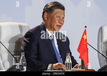 Johannesburg, Südafrika. August 2023. Der chinesische Präsident Xi Jinping spricht am dritten Tag des BRICS-Gipfels im Sandton Convention Center in Johannesburg (Südafrika) am Donnerstag, den 24. August, während eines Pressegesprächs. 2023. Die BRICS oder Brasilien, Russland, Indien, China und Südafrika haben Länder angekündigt, die eingeladen wurden, Vollzeit-BRICS-Mitglieder zu werden, darunter Ägypten, Ethopien, Iran, Saudi-Arabien und die Vereinigten Arabischen Emirate. Foto von Jemal Countess/UPI Credit: UPI/Alamy Live News Stockfoto