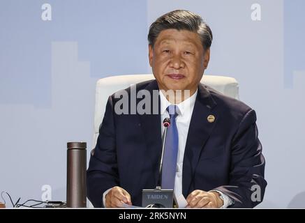 Johannesburg, Südafrika. August 2023. Der chinesische Präsident Xi Jinping spricht am dritten Tag des BRICS-Gipfels im Sandton Convention Center in Johannesburg (Südafrika) am Donnerstag, den 24. August, während eines Pressegesprächs. 2023. Die BRICS oder Brasilien, Russland, Indien, China und Südafrika haben Länder angekündigt, die eingeladen wurden, Vollzeit-BRICS-Mitglieder zu werden, darunter Ägypten, Ethopien, Iran, Saudi-Arabien und die Vereinigten Arabischen Emirate. Foto von Jemal Countess/UPI Credit: UPI/Alamy Live News Stockfoto