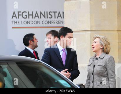 Bildnummer: 53759807  Datum: 28.01.2010  Copyright: imago/Xinhua (100128) -- LONDON, Jan. 28, 2010 (Xinhua) -- U.S. Secretary of State Hillary Clinton (1st R) talks to British Foreign Secretary David Miliband (2nd R) at  in London Jan. 28, 2010. The international conference on Afghanistan opened at  here Thursday morning with security, governance and development topping the agenda. (Xinhua/Zeng Yi) (zl) (11)BRITAIN-LONDON-AFGHANISTAN-CONFERENCE PUBLICATIONxNOTxINxCHN People Politik Afghanistan Londoner Konferenz Premiumd kbdig xub 2010 quer    Bildnummer 53759807 Date 28 01 2010 Copyright Imag Stock Photo