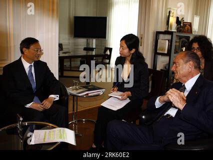 Bildnummer: 53774227  Datum: 03.02.2010  Copyright: imago/Xinhua (100203) -- PARIS, Feb. 3, 2010 (Xinhua) -- Visiting Chinese Foreign Minister Yang Jiechi (L) meets with former French President Jacques Chirac in Paris, capital of France, Feb. 3, 2010. (Xinhua/Zhang Yuwei) (gxr) (2)FRANCE-PARIS-YANG JIECHI-CHIRAC-MEETING PUBLICATIONxNOTxINxCHN People Politik kbdig xub 2010 quer premiumd     Bildnummer 53774227 Date 03 02 2010 Copyright Imago XINHUA  Paris Feb 3 2010 XINHUA Visiting Chinese Foreign Ministers Yang Jiechi l Meets With Former French President Jacques Chirac in Paris Capital of Fran Stock Photo