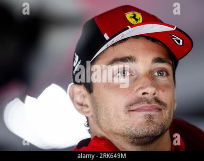 Zandvoort, Niederlande. August 2023. ZANDVOORT - Charles Leclerc (Ferrari) auf dem Zandvoort Circuit vor dem F1 Grand Prix der Niederlande am 24. August 2023 in Zandvoort, Niederlande. ANP SEM VAN DER WAL Stockfoto