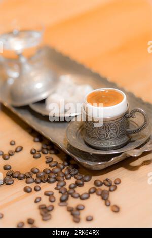 Turkish coffee. Turkish delight on dark green wooden background. Flat lay. Traditional Turkish coffee in oriental dishware close up Stockfoto
