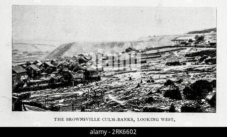 Brownsville, Pennsylvania Culm Bank aus Artikel Oktober 1896 Kohleabfälle (auch bezeichnet als Kohleabfälle, Gestein, Schlacke, Kohlerückstände, Abfallmaterial, Felsbank, Halm, Knödel oder Gob) ist das Material, das vom Kohleabbau übrig bleibt, in der Regel als Absetzhaufen oder Verderbspitzen. Für jede Tonne Steinkohle, die durch den Bergbau erzeugt wird, verbleiben 400 kg Abfallmaterial, darunter auch ein Teil der verlorenen Kohle. Steinkohleabfälle können erhebliche negative Umweltauswirkungen haben, einschließlich der Auslaugung von Eisen-, Mangan- und Aluminiumrückständen in Wasserstraßen und in der Entwässerung von Säurebergwerken. Der Abfluss kann einen Bot erzeugen Stockfoto