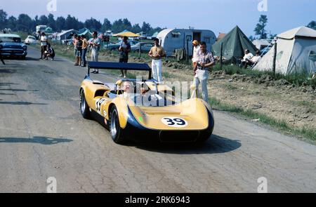 Ludwig Heimrath in einem McLaren Elva Mark II B beim Watkins Glen USRRC-Rennen 1968 startete auf dem 9. Platz und belegte den 7. Platz Stockfoto