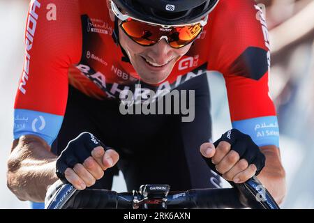 St. Wendel, Deutschland. August 2023. Radfahren: Tour durch Deutschland, St. Wendel (2,30 km), Prolog (Einzelzeitfahren). Pello Bilbao (Spanien) vom Team Bahrain Victorious ist auf der Strecke. Quelle: Alexander Neis/Eibner-Pressefoto/dpa/Alamy Live News Stockfoto