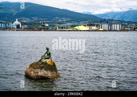 Girl in a Wetsuit (1972), Skulptur von Elek Imredy im Stanley Park, Vancouver, British Columbia, Kanada Stockfoto