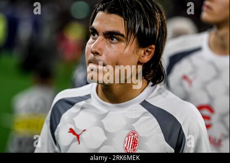 Bologna, Italien. August 2023. Mailands Luka Romero-Porträt während des Aufwärmens während Bologna FC gegen AC Mailand, italienisches Fußball-Spiel der Serie A in Bologna, Italien, 21. August 2023 Credit: Independent Photo Agency/Alamy Live News Stockfoto