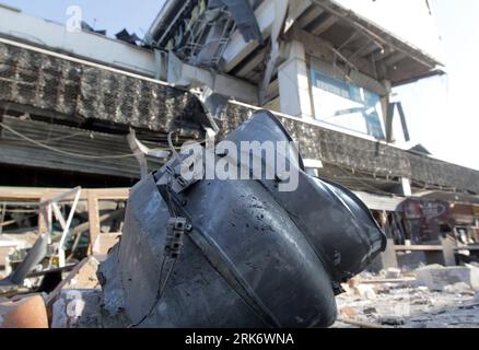 Nicht exklusiv: DNIPRO, UKRAINE - 24. AUGUST 2023 - der zentrale Busbahnhof und die umliegenden Gebäude weisen Schäden auf, die durch eine russische Rakete über Nacht verursacht wurden Stockfoto