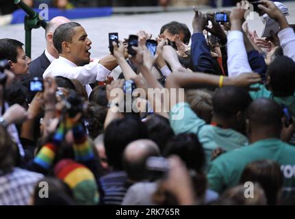 Bildnummer: 53868842 Datum: 20.03.2010 Copyright: imago/Xinhua (100319) -- FAIRFAX(VIRGINIA), 19. März 2010 (Xinhua) -- US-Präsident Barack Obama nimmt an einer Veranstaltung Teil, die die Reform der Krankenversicherung an der George Mason University in Fairfax, Virginia, etwa 30 Kilometer außerhalb der US-Hauptstadt Washington D.C., am 19. März 2010 hervorhebt. (Xinhua/Zhang Jun) (7)US-OBAMA-KRANKENVERSICHERUNG PUBLICATIONxNOTxINxCHN Politik People USA Premiumaufführung xint kbdig xng 2010 quer Highlight o0 Andrang, Popularität, fotografieren, Bildnummer 53868842 Datum 20 03 2010 Copyright Imago XINHUA 100319 Fairfax Virginia Marc Stockfoto