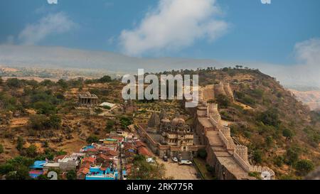 Kumbhalgarh Fort ist eine Festung, die von den Mewar Royals von Rajasthan gebaut wurde. Indien ist auch als große Mauer indiens bekannt. Es ist ein UNESCO-Weltkulturerbe. Stockfoto