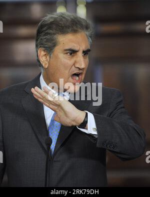 Bildnummer: 53886297  Datum: 24.03.2010  Copyright: imago/Xinhua (100324) -- WASHINGTON, March 24, 2010 (Xinhua) -- Visiting Pakistani Foreign Minister Shah Mehmood Qureshi speaks at a press briefing following his meeting with U.S. Secretary of State Hillary Clinton at the State Department in Washington D.C., capital of the United States, March 24, 2010. (Xinhua/Zhang Jun) (zw) (3)U.S.-WASHINGTON-PAKISTAN-CLINTON-QURESHI PUBLICATIONxNOTxINxCHN Politik People premiumd xint Porträt kbdig xng 2010 hoch  o0 Aufregung    Bildnummer 53886297 Date 24 03 2010 Copyright Imago XINHUA  Washington March 2 Stock Photo