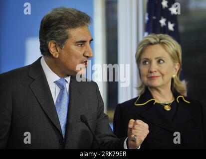 Bildnummer: 53886288  Datum: 24.03.2010  Copyright: imago/Xinhua (100324) -- WASHINGTON, March 24, 2010 (Xinhua) -- U.S. Secretary of State Hillary Clinton (R) and visiting Pakistani Foreign Minister Shah Mehmood Qureshi hold a press briefing following their meeting at the State Department in Washington D.C., capital of the United States, March 24, 2010. (Xinhua/Zhang Jun) (zw) (4)U.S.-WASHINGTON-PAKISTAN-CLINTON-QURESHI PUBLICATIONxNOTxINxCHN Politik People premiumd xint kbdig xng 2010 quer     Bildnummer 53886288 Date 24 03 2010 Copyright Imago XINHUA  Washington March 24 2010 XINHUA U S Sec Stock Photo