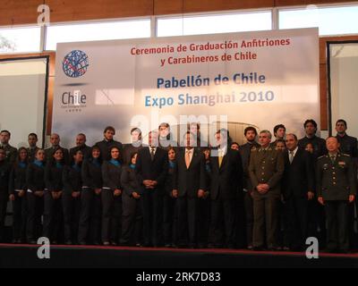 Bildnummer: 53901442  Datum: 29.03.2010  Copyright: imago/Xinhua (100329) -- SANTIAGO, March 29, 2010 (Xinhua) -- Chinese Ambassador to Chile Lu Fan (2nd L Front) and Chilian officials and trainees pose for a group photo during the winding up ceremony of the training course of reception and security work at Chilian Pavillion during the World Expo in Santiago, capital of Chile, March 29, 2010. A total of 33 workers and 17 military police officers ended their more than two-month-long training on Monday and they will leave for Shanghai to serve for the Chilian Pavillion in early April. (Xinhua/Xu Stock Photo