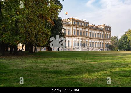 Der charmante neoklassizistische Stil der Villa reale di Monza vom Park in der Lombardei, Italien Stockfoto