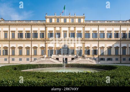 Der charmante neoklassizistische Stil der Villa reale di Monza vom Park in der Lombardei, Italien Stockfoto