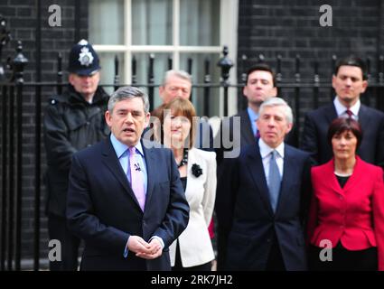 Bildnummer: 53920469  Datum: 06.04.2010  Copyright: imago/Xinhua (100406) -- LONDON, April 6, 2010 (Xinhua) -- British Prime Minister Gordon Brown (front) stands with cabinet members in London, April 6, 2010. Brown Tuesday travelled to the Buckingham Palace where he asked Queen for permission to dissolve parliament and set May 6 as the date for a general election. (Xinhua/Zeng Yi) (zhs) (12)UK-LONDON-PM-ELECTION PUBLICATIONxNOTxINxCHN People Politik kbdig xmk 2010 quer Highlight    Bildnummer 53920469 Date 06 04 2010 Copyright Imago XINHUA  London April 6 2010 XINHUA British Prime Ministers Go Stock Photo