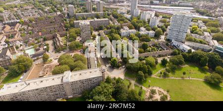 Das Winstanley and York Road Estate besteht aus zwei großen Anwesen mit überwiegend öffentlichen Wohnungen in Battersea, London, Clapham Junction Stockfoto