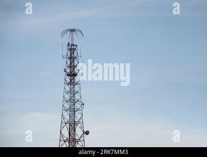 The transceiver antenna at the top is equipped with a lightning rod to prevent lightning. Stockfoto